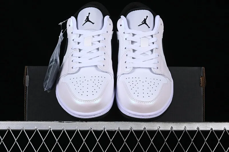 All categories Air Jordan Jordan series basketball shoes Air Jordan 1 Low Z version Air Jordan 1 Low "White and Black" AJ1 Joe 1 white and black color matching low-top cultural casual sneakers 553558-132